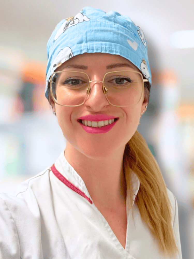 Aurora Travaini durante su etapa profesional en clínica dental
